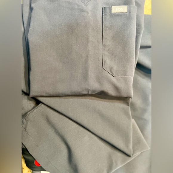 FIGS Scrub Top - Picture 7 of 8